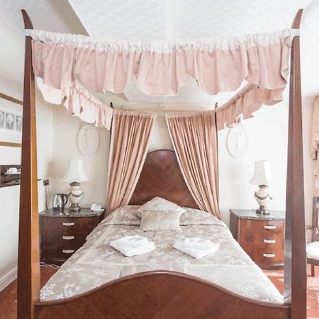 Oyo Ridgeway Hotel Чингфорд Екстериор снимка