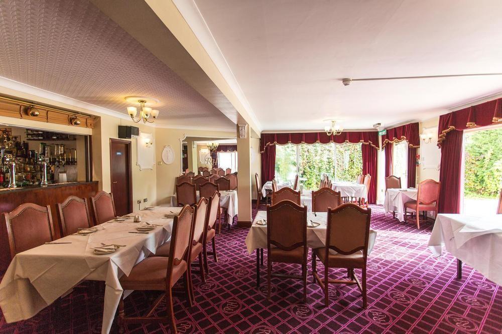 Oyo Ridgeway Hotel Чингфорд Екстериор снимка