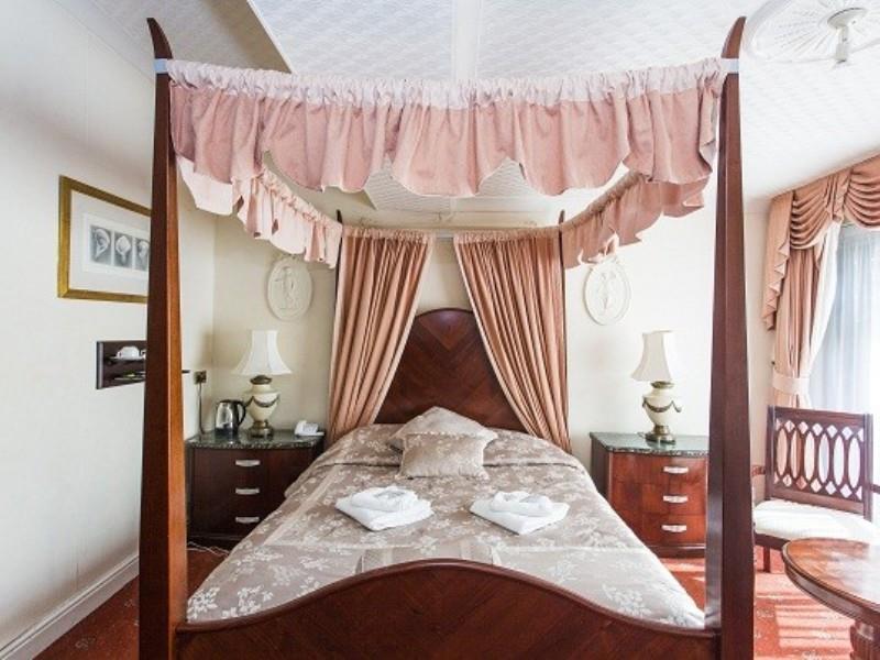 Oyo Ridgeway Hotel Чингфорд Екстериор снимка
