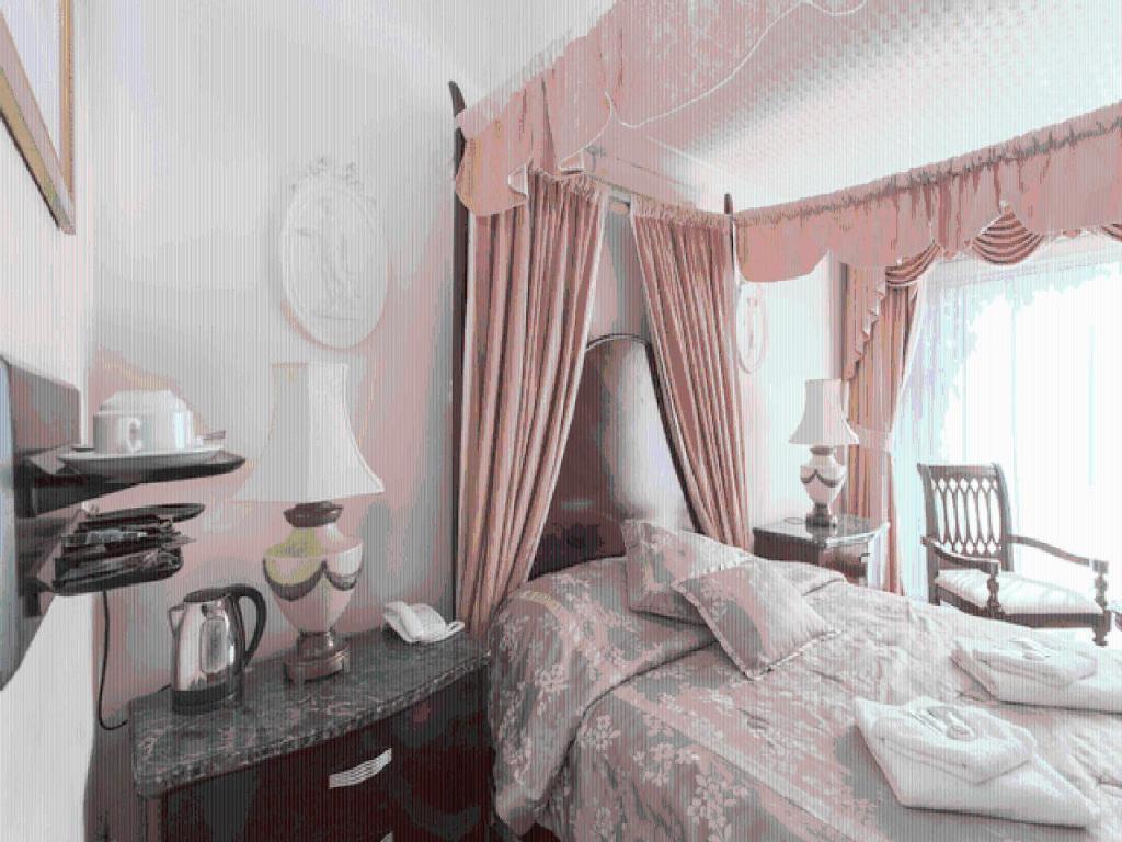 Oyo Ridgeway Hotel Чингфорд Стая снимка