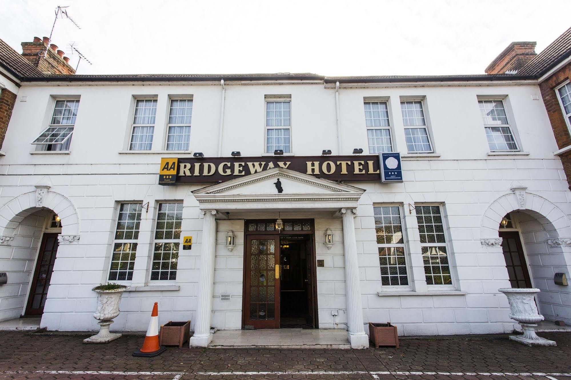 Oyo Ridgeway Hotel Чингфорд Екстериор снимка
